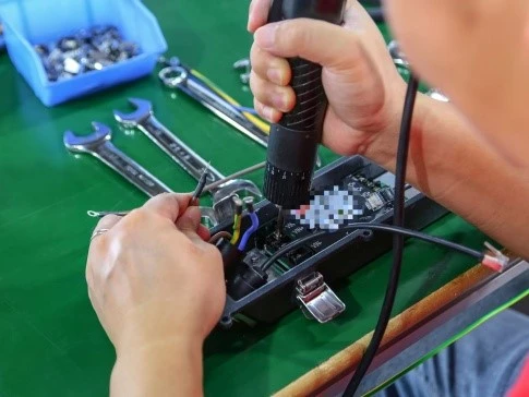 Manual Assembly Wiring of LED Modules Manual Assembly Wiring of LED Modules
