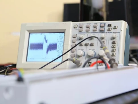 QC01LabElectricalTestOscilloscopejpg QC01LabElectricalTestOscilloscopejpg